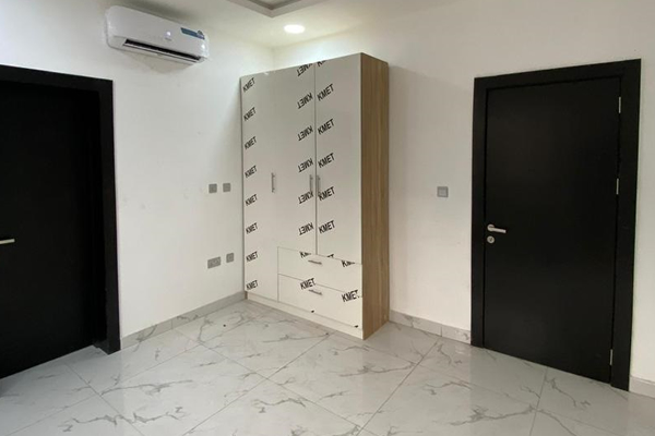 Flat for sale in Lekki